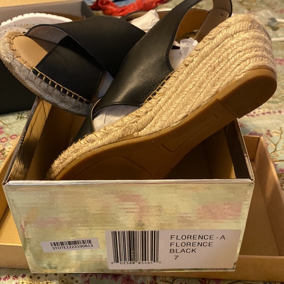New Andre Assous Dalmira Wedge Sandal - Picture 2 of 3